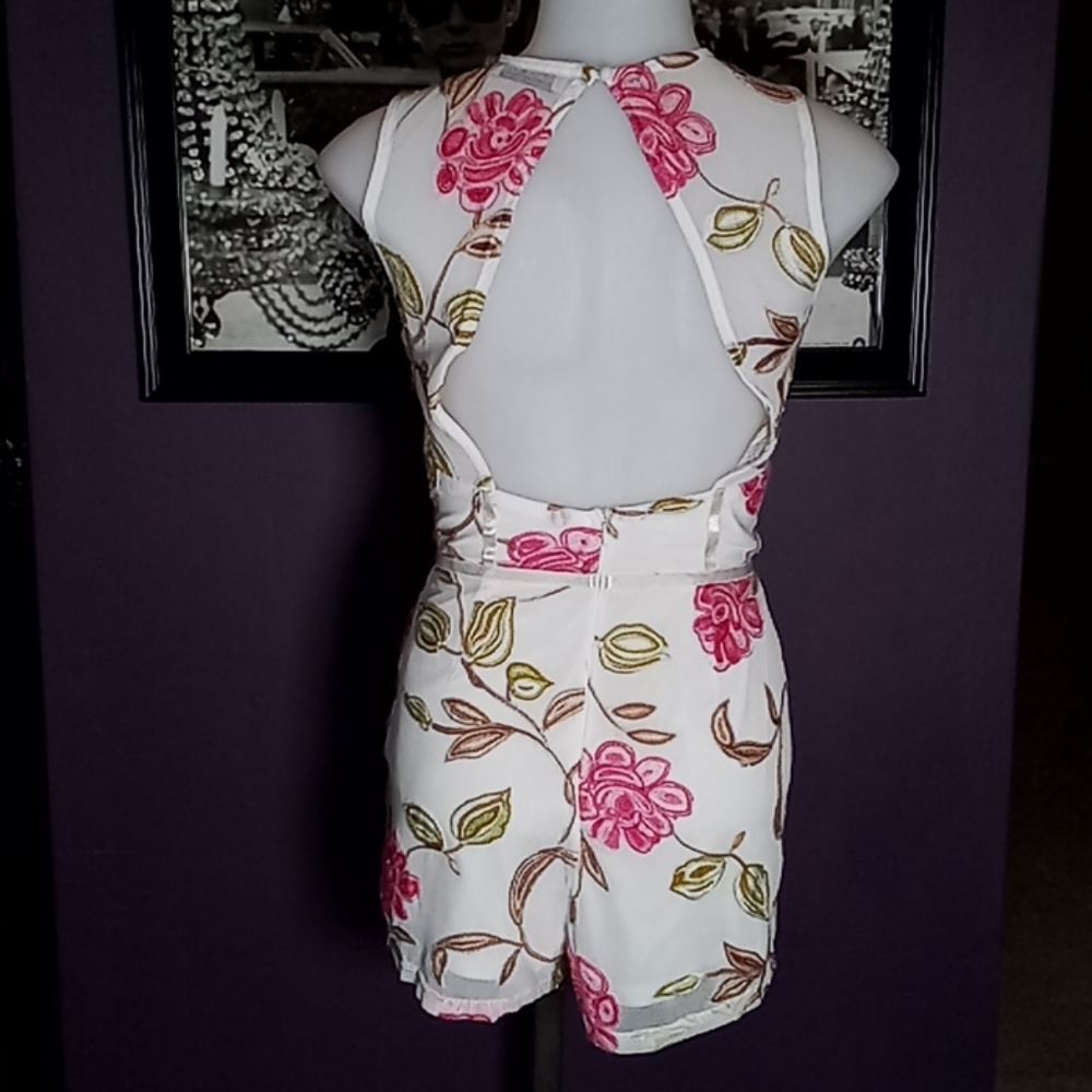 Embroidered one-piece - Picture 4 of 5